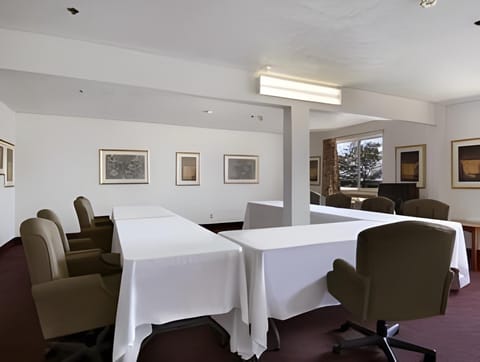 Meeting room(s)