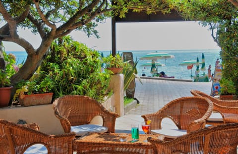 Bar/lounge