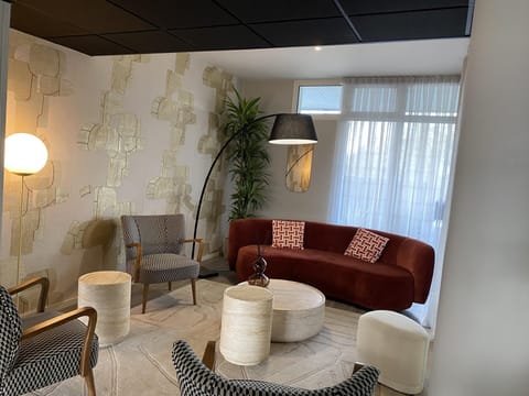 Shared lounge/TV area