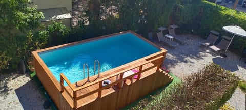 Swimming pool [outdoor]