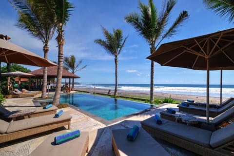 Swimming pool [outdoor]