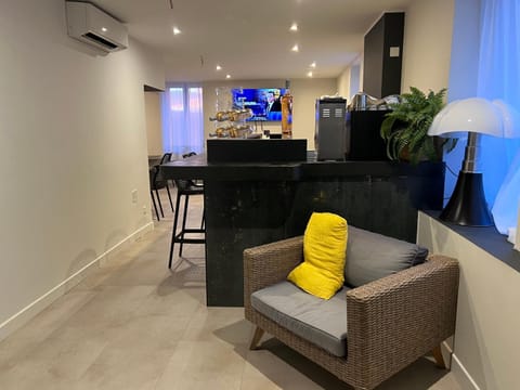 Bar/lounge