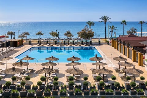 Swimming pool [outdoor]