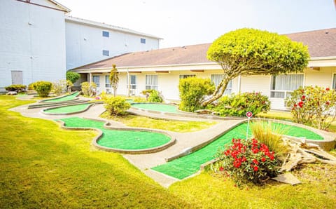 Mini golf course