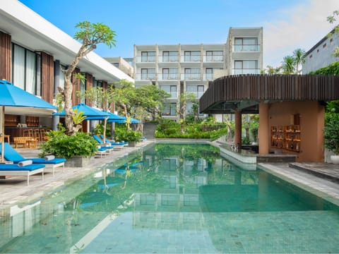Poolside bar
