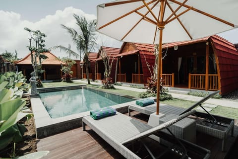 Swimming pool [outdoor]