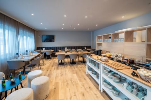 Shared lounge/TV area