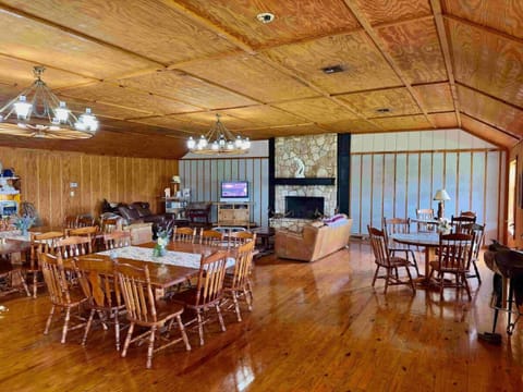 Shared lounge/TV area