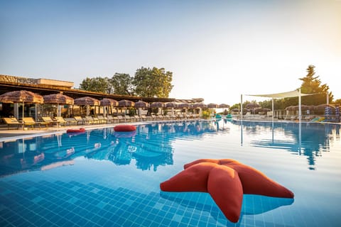 Poolside bar