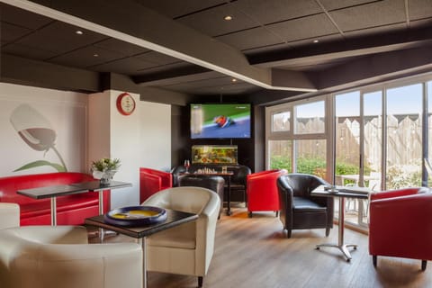 Shared lounge/TV area