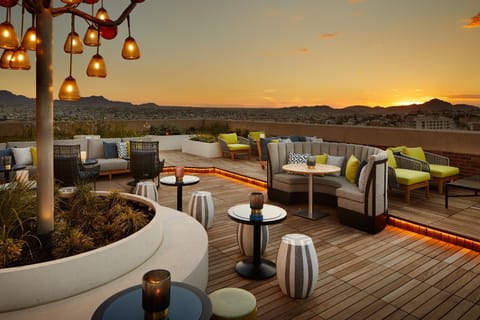 Bar/lounge