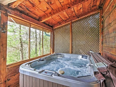 Secluded Sevierville Cabin w/ Hot Tub! House in Sevier County