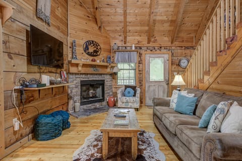 Secluded Sevierville Cabin w/ Hot Tub! House in Sevier County