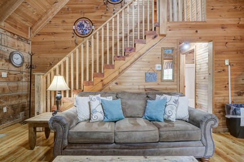 Secluded Sevierville Cabin w/ Hot Tub! House in Sevier County