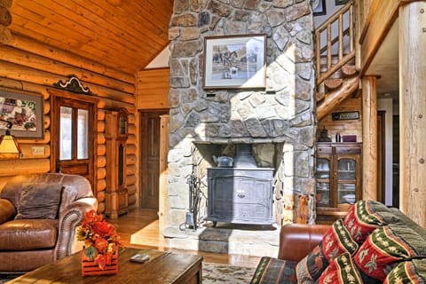 'Lacy's Log Cabin' Alto Home w/ Mountain Views! Casa in Alto