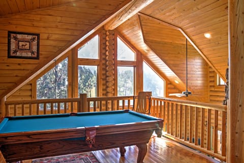 'Lacy's Log Cabin' Alto Home w/ Mountain Views! Haus in Alto