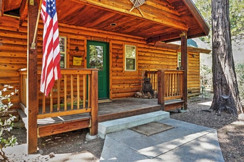Shaver Lake Cabin w/ Hot Tub, Deck & Trail Access! Maison in Shaver Lake