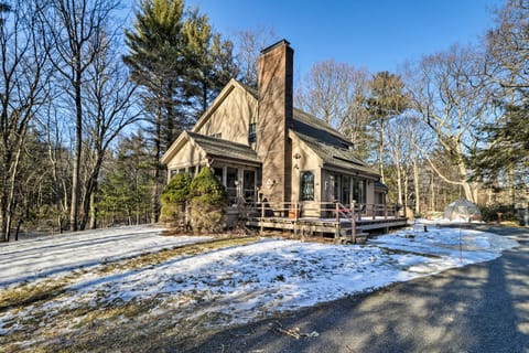 Peaceful Goshen Cottage w/ Screened Porch & Views! Casa rural in Goshen