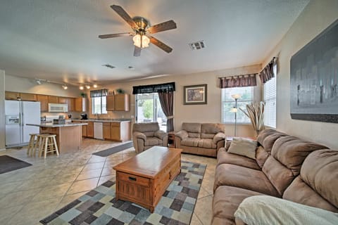 Family Home w/ Pool < 2 Miles to Goodyear Ballpark Casa in Goodyear