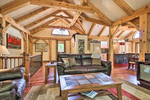 ‘Rivers Edge’ Mtn Home: Private Hot Tub & Views House in Colorado