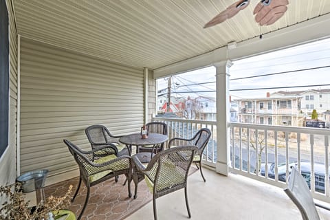 Wildwood Condo w/ Pool Access, Steps to the Beach! Apartment in Wildwood