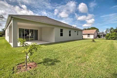 Modern Coastal Getaway with A/C, WiFi & Office! House in Port Saint Lucie