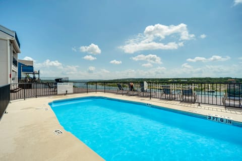 The South Shore of Lake Travis: Spicewood Condo Apartment in Briarcliff