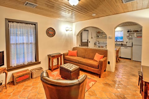 Charming Couples Casita, Walk to Old Mesilla Plaza House in Mesilla