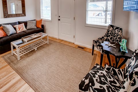 Recently Renovated LBI Apt w/ Deck on Beach Block! Apartment in North Beach Haven