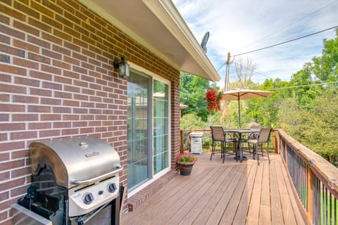 Modern Creekside Home: 9 Mi to Downtown Denver House in Lakewood