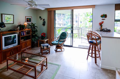 Oceanview Kailua-Kona Condo with Private Balcony! Apartment in Holualoa
