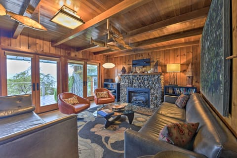'The Nest' Gorgeous Waterfront La Conner Getaway! House in Whidbey Island