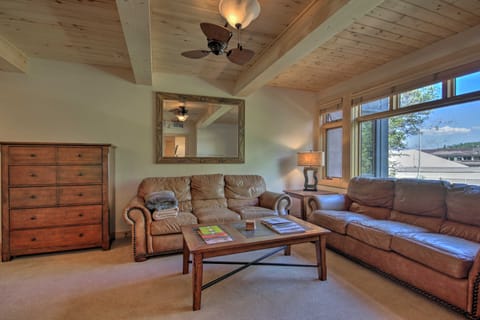 Ski-In/Out Oversized Aspen Studio w/Pool & Hot Tub Apartment in Snowmass Village