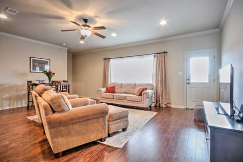 College Station Townhouse w/ Private Patio Apartment in College Station