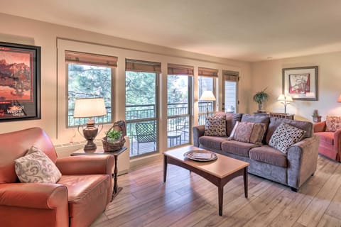 Bend Condo w/Deck, Resort-Style Amenities & Views! Condo in Deschutes River Woods