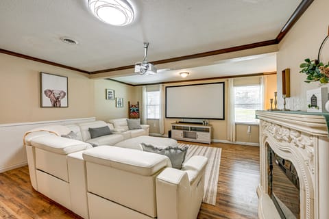 ~ 1 Mi to Dollywood: Family Home w/ Pool & Hot Tub House in Pigeon Forge