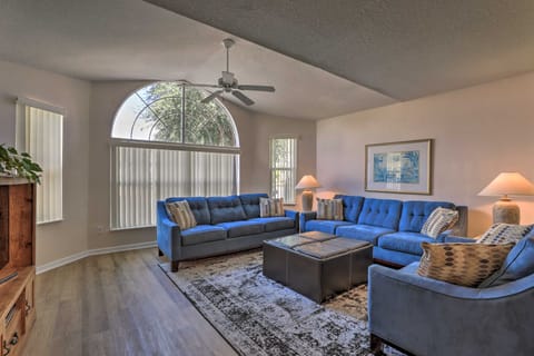 Kissimmee Condo w/ Pool Access, 6 Miles to Disney! Apartment in Four Corners