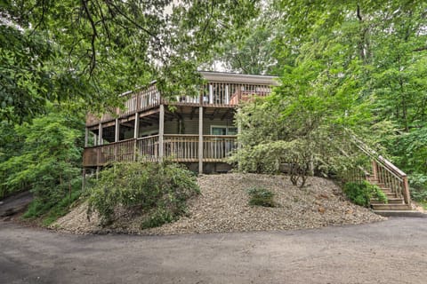 Gatlinburg House w/ Pool Table & Forest Views! House in Gatlinburg