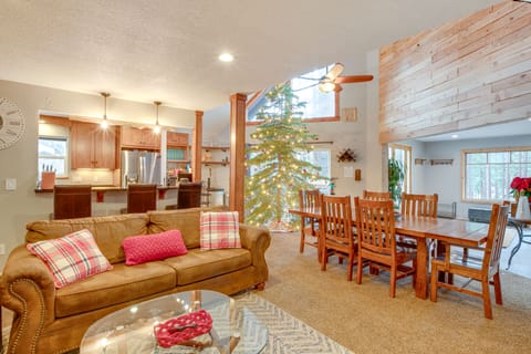 Idyllic Tahoe Home: 1 Mi to Heavenly Ski Resort! House in South Lake Tahoe