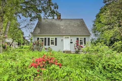 Walk to Beach & Main Street: Hyannis Cottage House in Hyannis