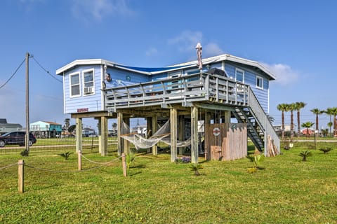 Vibrant Beach Escape w/ Yard: 1 Mi to Fish & Swim! House in Surfside Beach