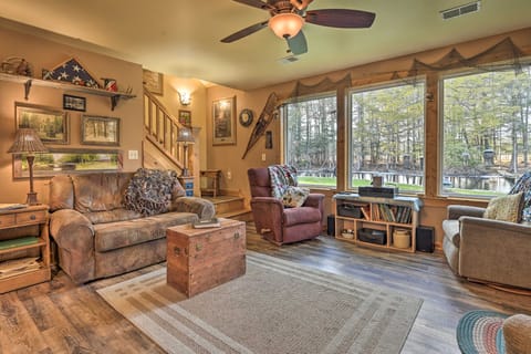 Secluded Birnamwood Cottage w/ Deck & River Views! Cottage in Wisconsin