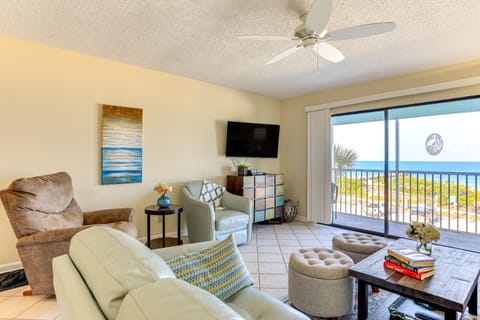 ‘Pelican Cove’ Condo at Bradenton Beach w/ Pool! Apartment in Bradenton Beach