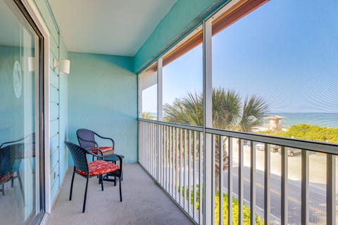 ‘Pelican Cove’ Condo at Bradenton Beach w/ Pool! Apartment in Bradenton Beach