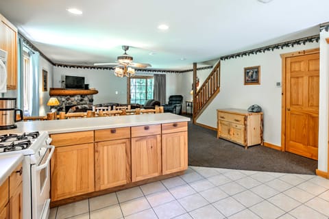 Idyllic Townhome 0.5 Mi to Starved Rock State Park Chalet in Deer Park Township