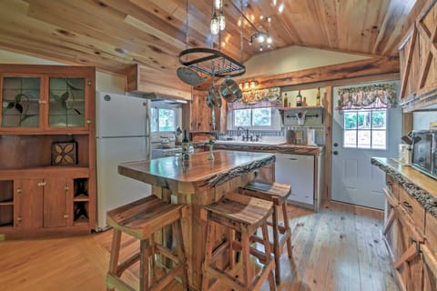 Rustic Asheville Cabin: 20 Acres w/ Swimming Pond! House in Asheville