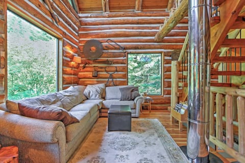 Cozy Easton Cabin w/ Wenatchee Nat'l Forest Views! Maison in Easton