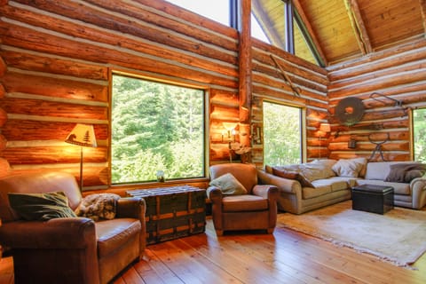 Cozy Easton Cabin w/ Wenatchee Nat'l Forest Views! Casa in Easton