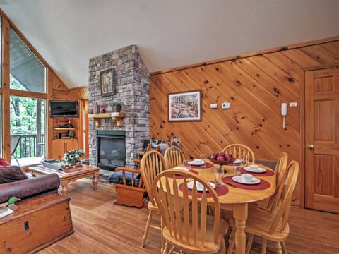 Idyllic Cabin w/ Hot Tub < 2 Mi to Dollywood! House in Sevier County