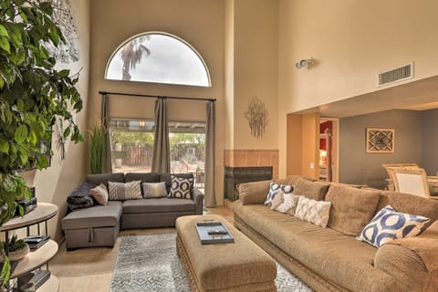 Dog-Friendly Tucson Home w/Private Patio & Hot Tub Appartamento in Casas Adobes